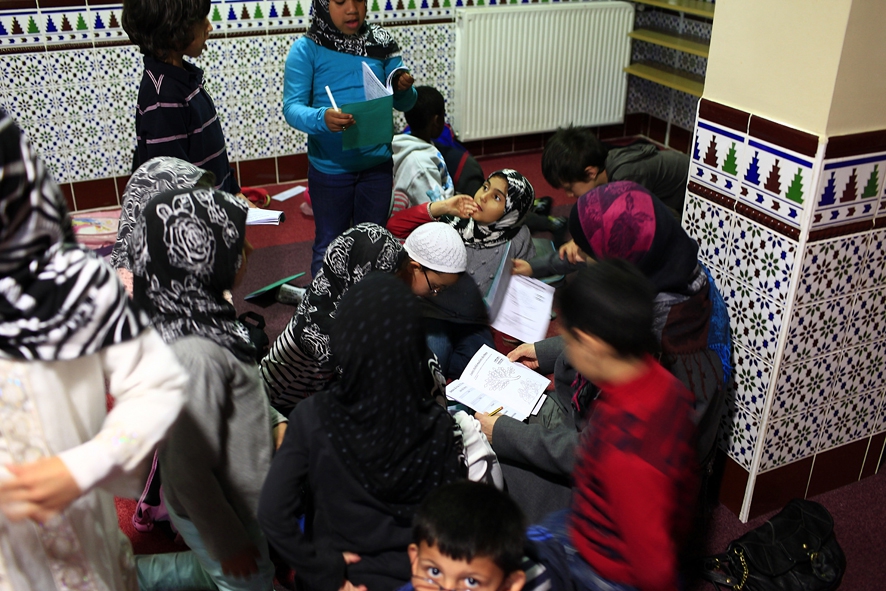 <br>Association des Musulmans de la Gironde La mosquée Al Huda de Bordeaux, quartier de Saint-Michel 50, rue Jules Guesde
33800 BORDEAUX Naima fait découvrir l arabe<br>